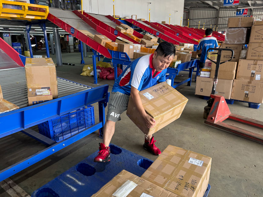 货量高峰背后的坚守 ——致敬在货量高峰期间默默坚守的联昊通人